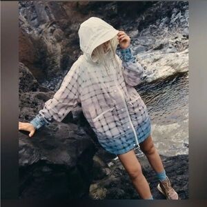 $228 Free People Movement Singin’ In The Rain Printed Packable Jacket Ombré XS